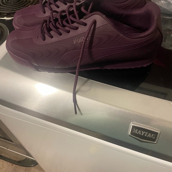 Pumas like new - Picture 3 of 4